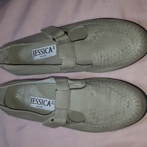 Ladies shoes. Size 7 W. Jessica  sport